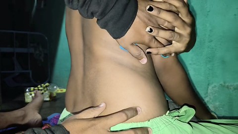 Il dottore butta fuori il marito e porta sua moglie a fare un giro selvaggio!