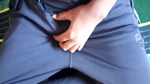 Vecchia desi appassionata fa una fellatio bollente a un grande cazzo per la prima volta